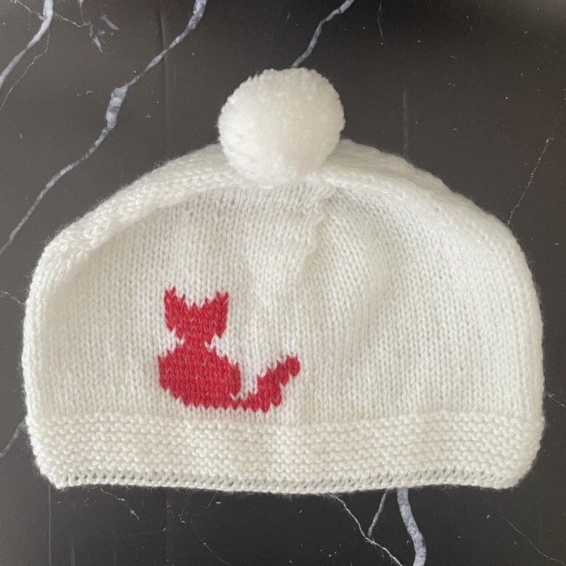 Bonnet Bébé 3 mois – Uni Blanc – Chat Rouge