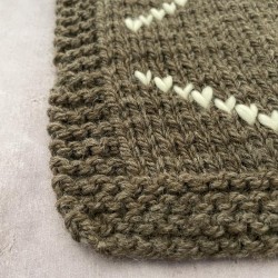 Couverture 25x46cm – Brun – Cœur Blanc