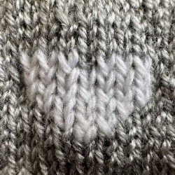 Bonnet Bébé Naissance - Uni Gris - Cœur Blanc