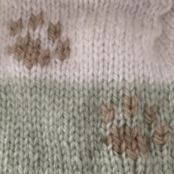Bonnet Bébé 3 mois – Vert Blanc – Pattes de Chat Brun
